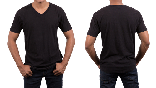 man wearing blank black t-shirt-img-blog