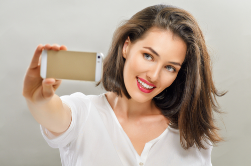 a beautiful girl taking selfie-img-blog